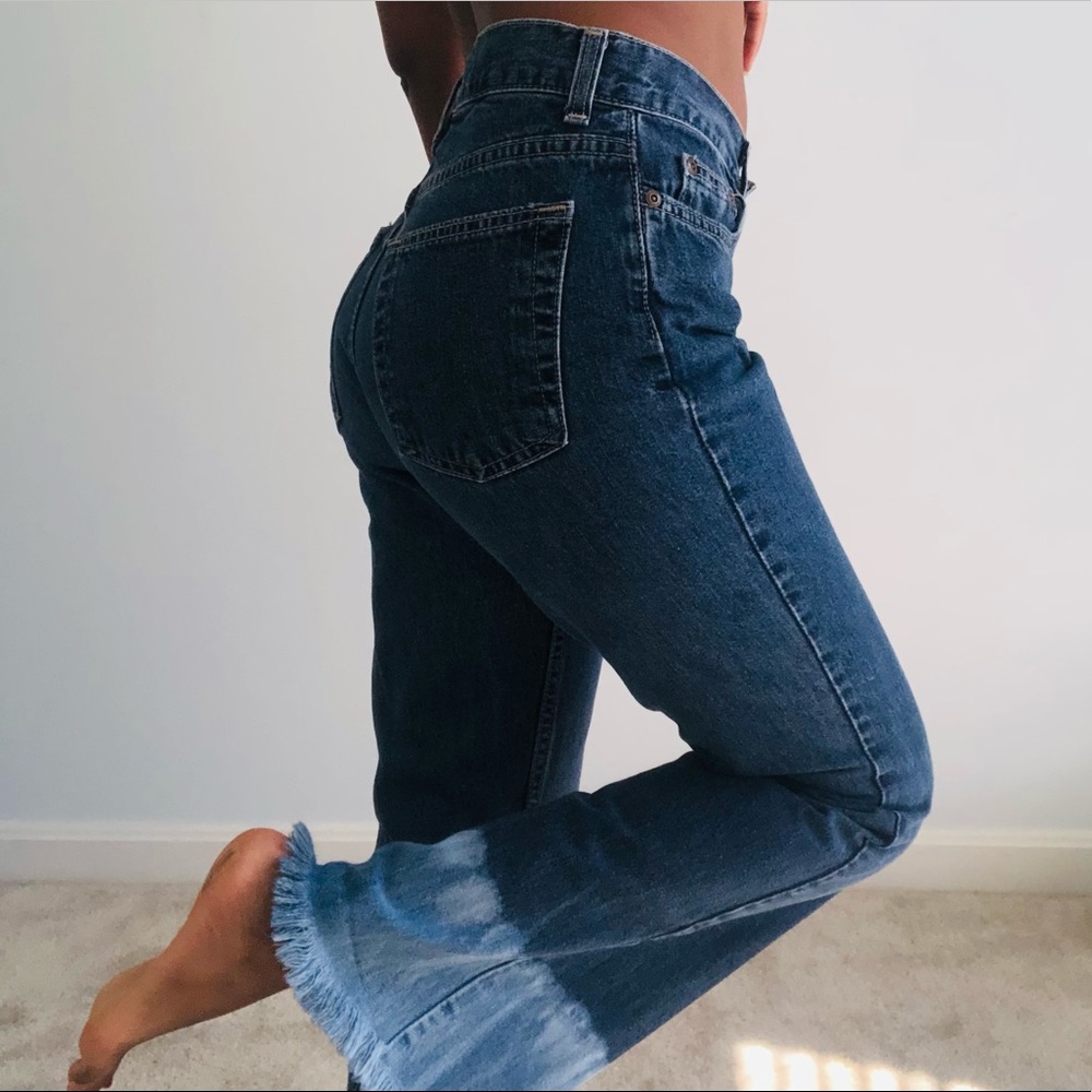 VTG old navy straight leg more like flare jeans .